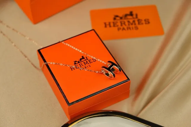 Hermès H सोने का काला पेंडेंट एनामेल इनले नेकलेस 3