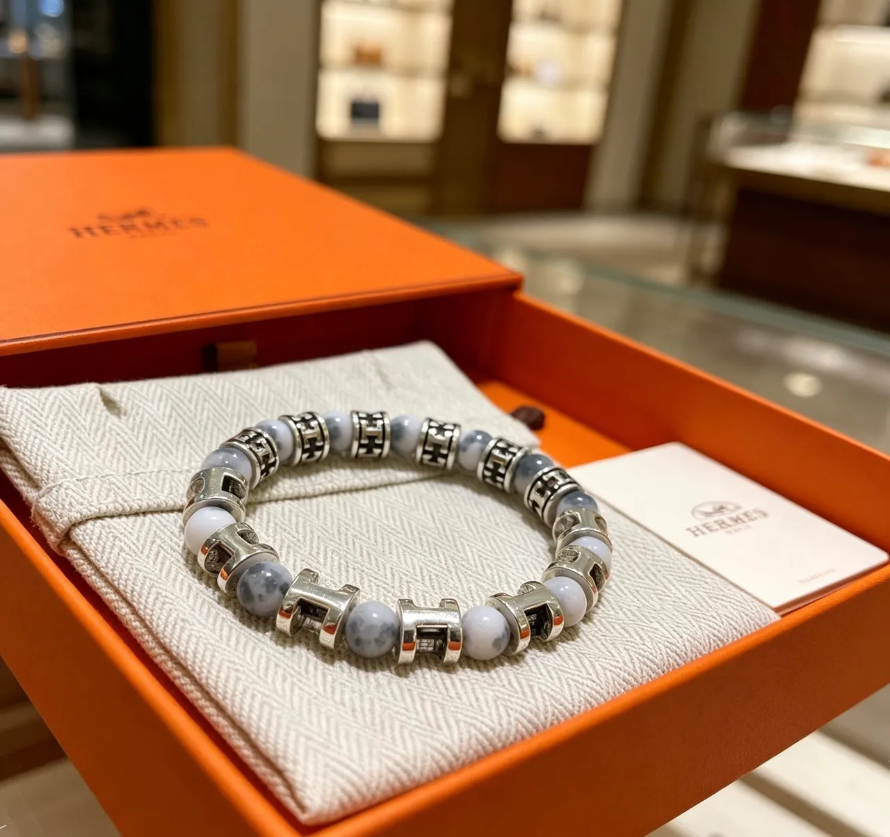 Hermès H Motif মার্বেল পাথর এবং সিলভার-টোন মণিচুড়ি 3