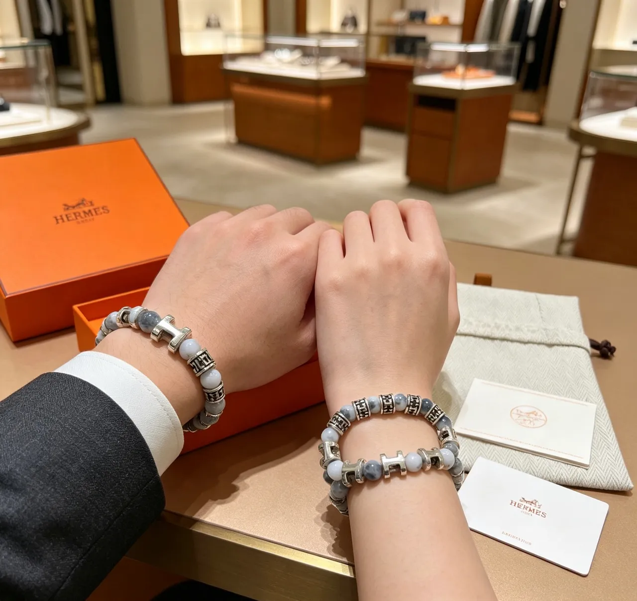 Hermès H Motif মার্বেল পাথর এবং সিলভার-টোন মণিচুড়ি 4