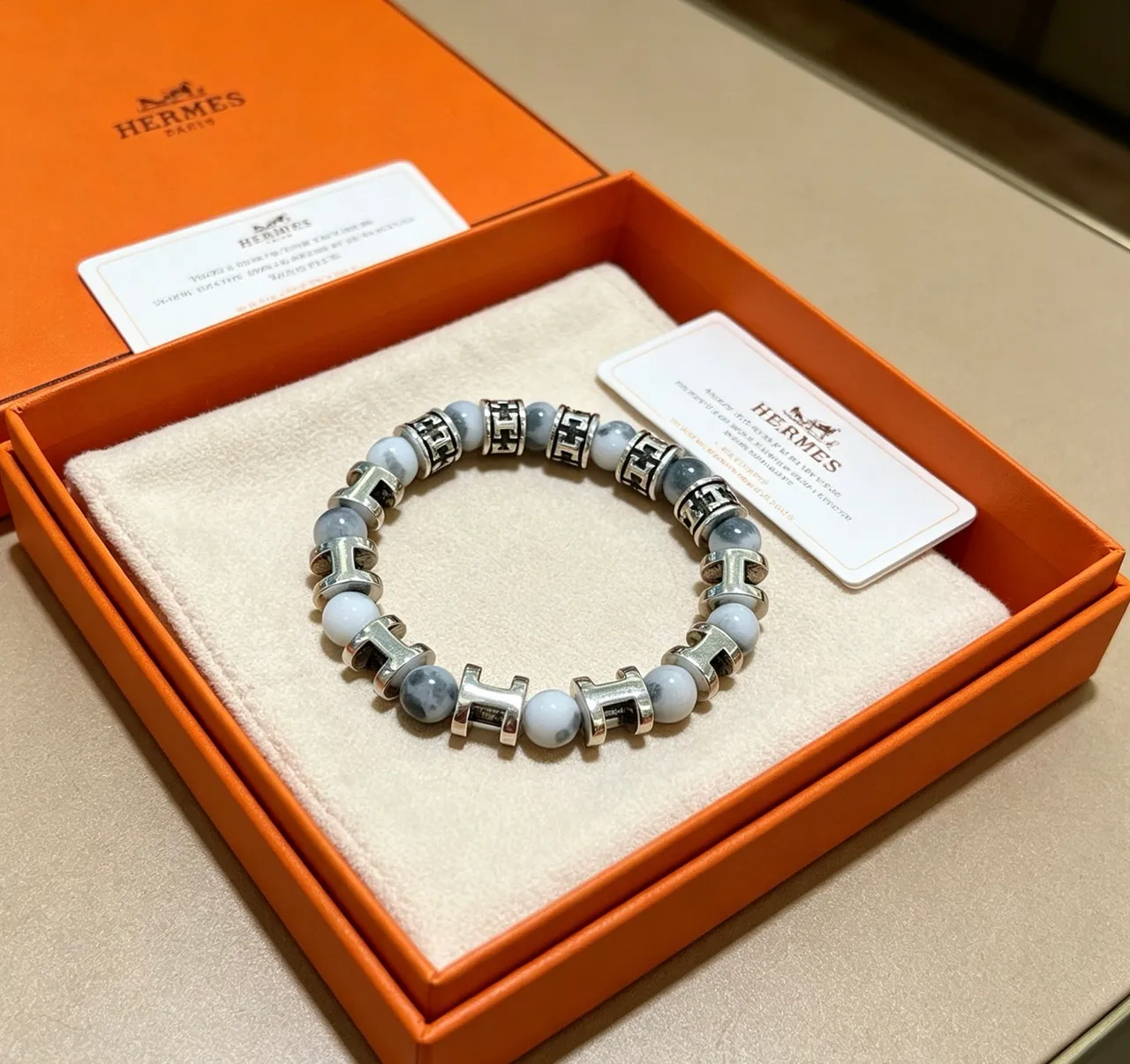 Hermès H Motif মার্বেল পাথর এবং সিলভার-টোন মণিচুড়ি 7