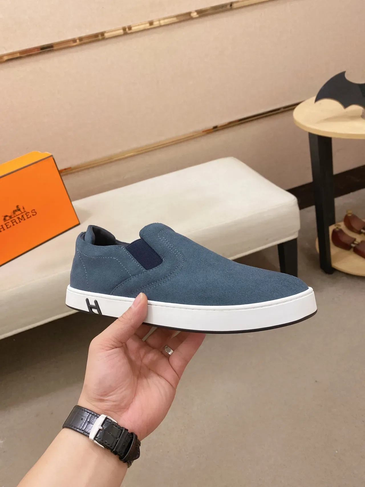 Hermès H-Slip-On 蓝色麂皮白色鞋底休闲鞋 4
