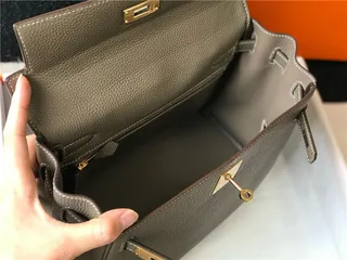 Hermès Kelly Marron Beige Structurée anse supérieure cuir grainé sac tote 2