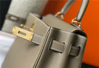 Hermès Kelly Marron Beige Structurée anse supérieure cuir grainé sac tote 3