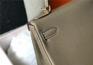 Hermès Kelly Marron Beige Structurée anse supérieure cuir grainé sac tote 4
