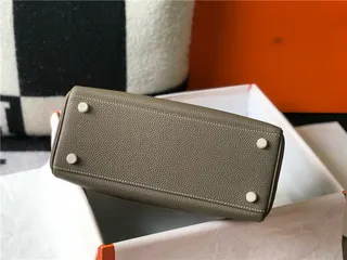 Hermès Kelly Marron Beige Structurée anse supérieure cuir grainé sac tote 6