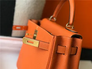 Hermès Kelly Marron Beige Structurée anse supérieure cuir grainé sac tote 18