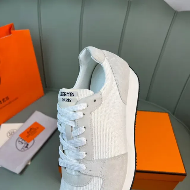 Hermès Lifestyle অফ-হোয়াইট এবং গ্রে লো-টপ স্নিকার্স 6