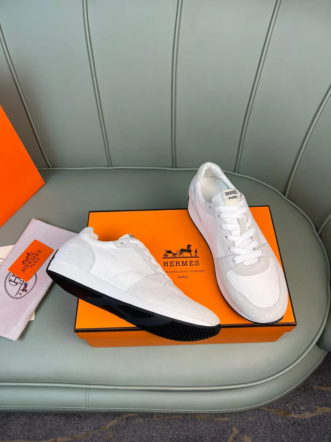 Hermès Lifestyle অফ-হোয়াইট এবং গ্রে লো-টপ স্নিকার্স 7
