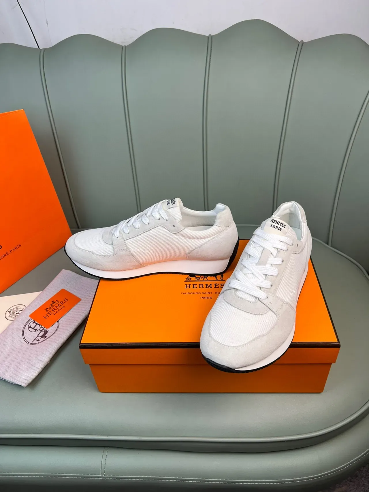 Hermès Lifestyle অফ-হোয়াইট এবং গ্রে লো-টপ স্নিকার্স 8