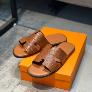 Hermès Oran Cognac 鳄鱼压纹皮革拖鞋