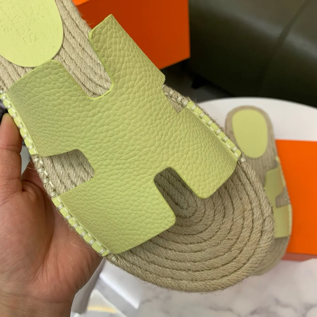 Hermès Oran लाइम ग्रीन H-Strap জুটের বুনা চপ্পল 7