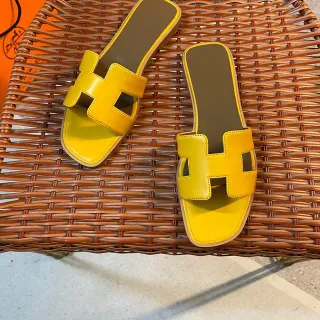 Hermès Oran Slide sandálias de couro amarelo