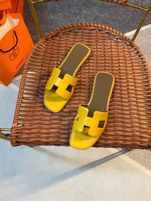 Hermès Oran Slide sandales en cuir jaune 2