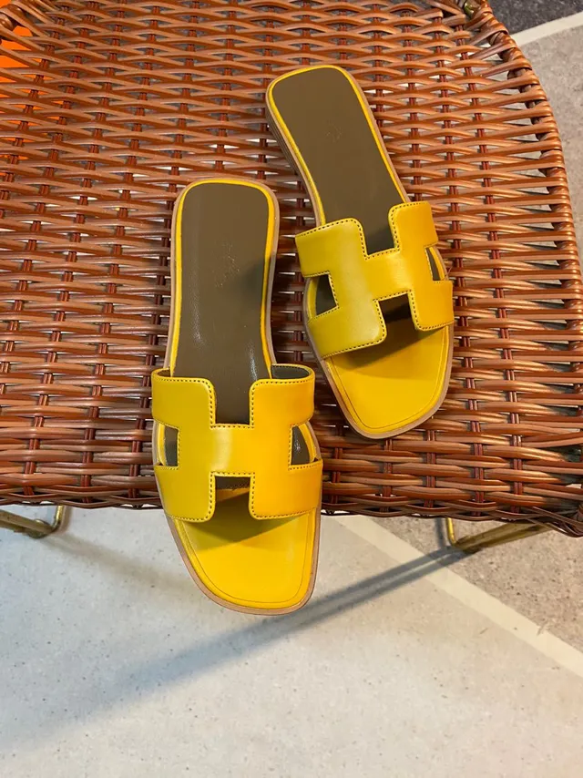 Hermès Oran Slide sandales en cuir jaune 5