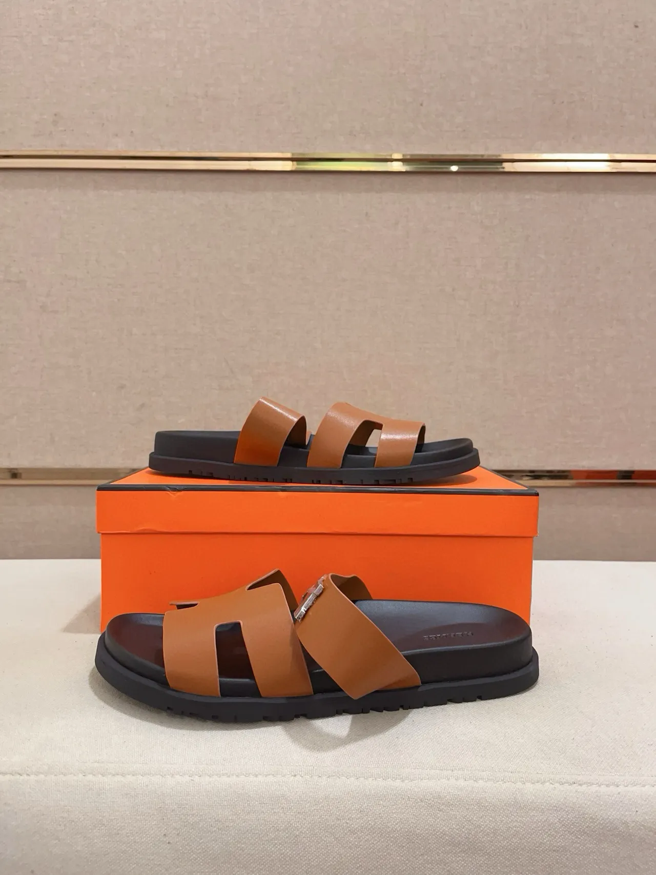 Hermès Oran tan جلد H-Clasp صنادل كاجوال 7