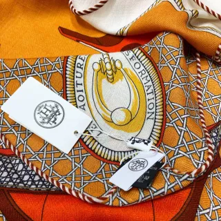 Hermès नारंगी भूरा मुद्रित ज्यामितीय जाली रेशम स्कार्फ