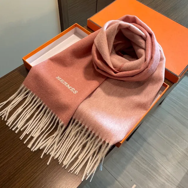 Hermès Beige Rose Texture tissée Bordures frangées Écharpe en cachemire 5