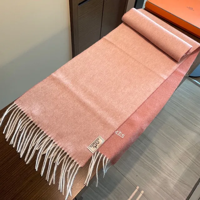 Hermès Beige Rose Texture tissée Bordures frangées Écharpe en cachemire 8
