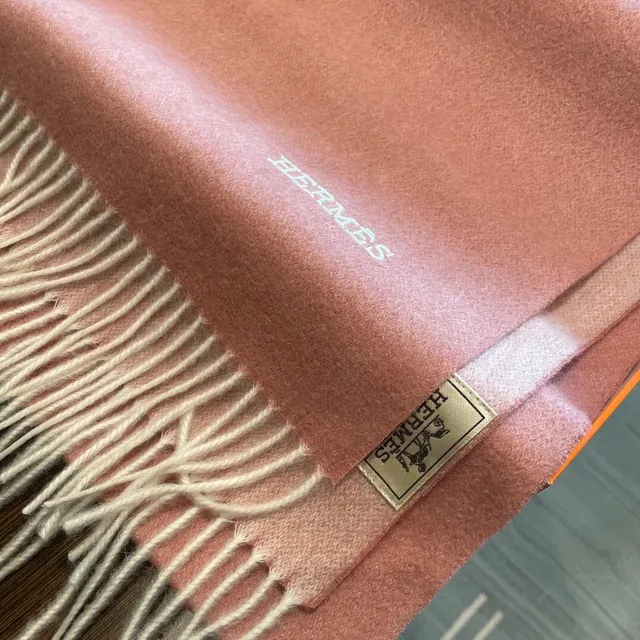 Hermès Beige Rose Texture tissée Bordures frangées Écharpe en cachemire 9
