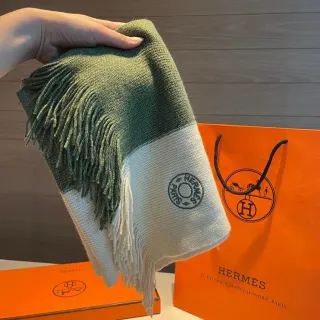 Hermès টু-টোন গ্র্যাডিয়েন্ট নিট ফ্রিঞ্জড ক্যাশমিয়ার স্কার্ফ