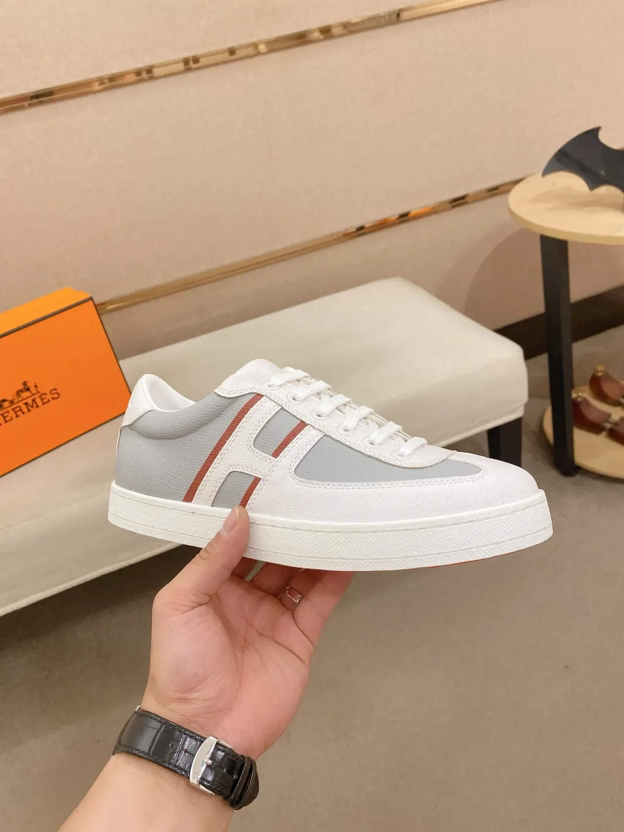 Hermès سنيكرز لوب توب أبيض رمادي جلد بانلد 5