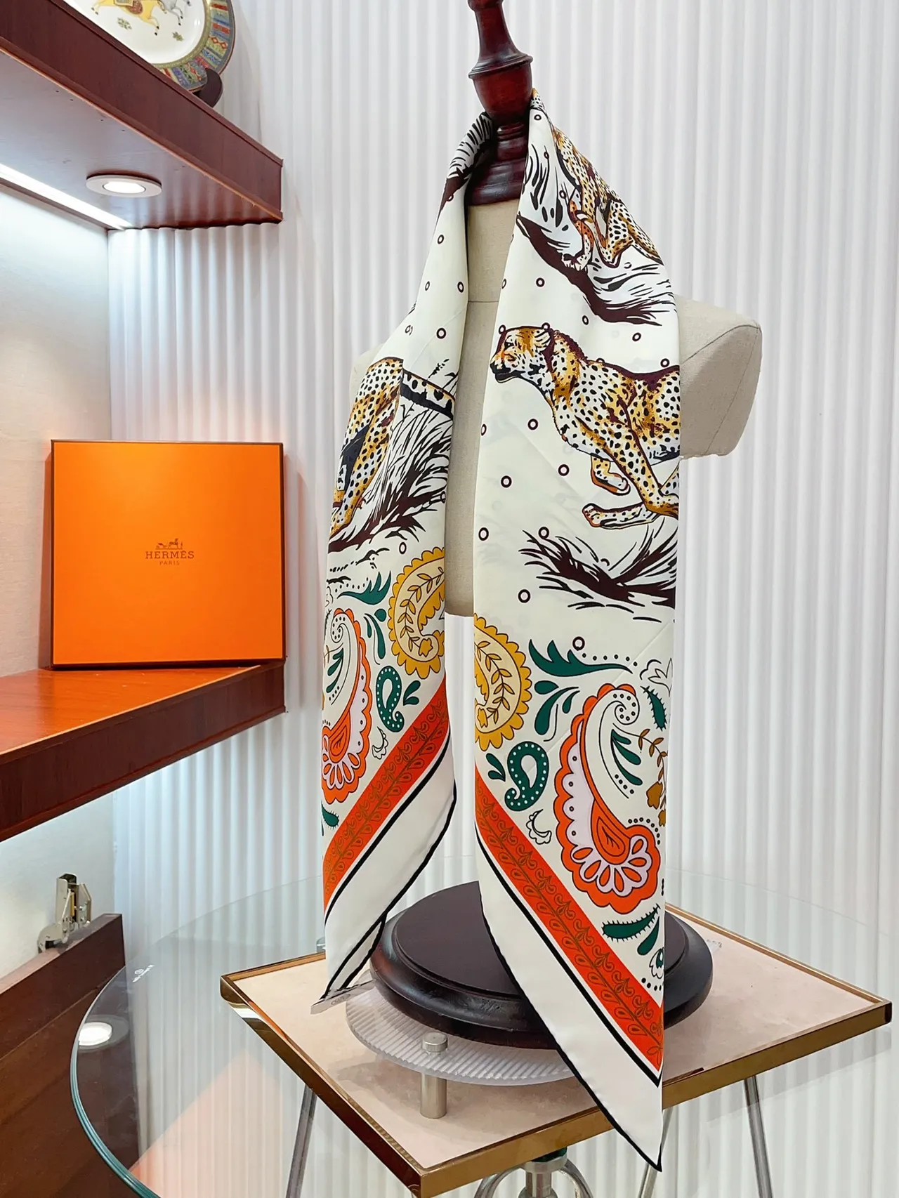 Hermès Lenço de seda branco laranja impresso quadrado 9