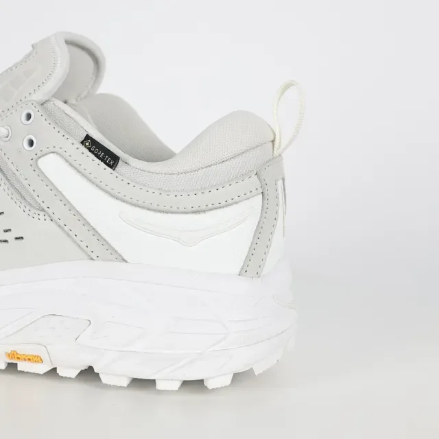 Hoka Trail Sneaker सफेद और हल्का भूरा जीवनशैली स्नीकर्स 4