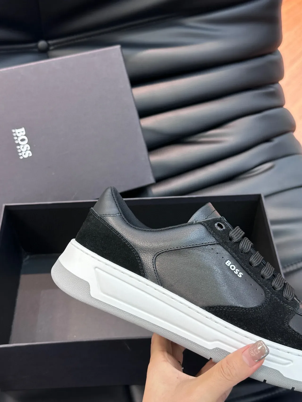 Hugo Boss Tênis Lifestyle Pretos de Couro e Camurça 4