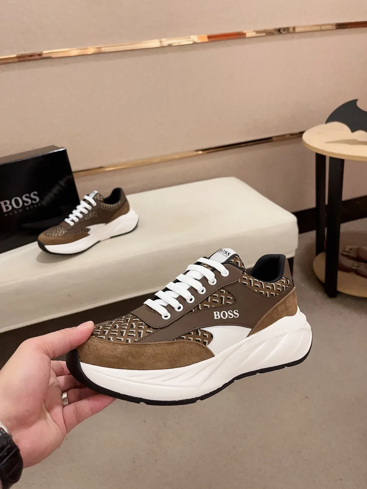Hugo Boss Zapatillas Chunky Marrón y Blanco Monogrammed Textil Suede Overlays 3