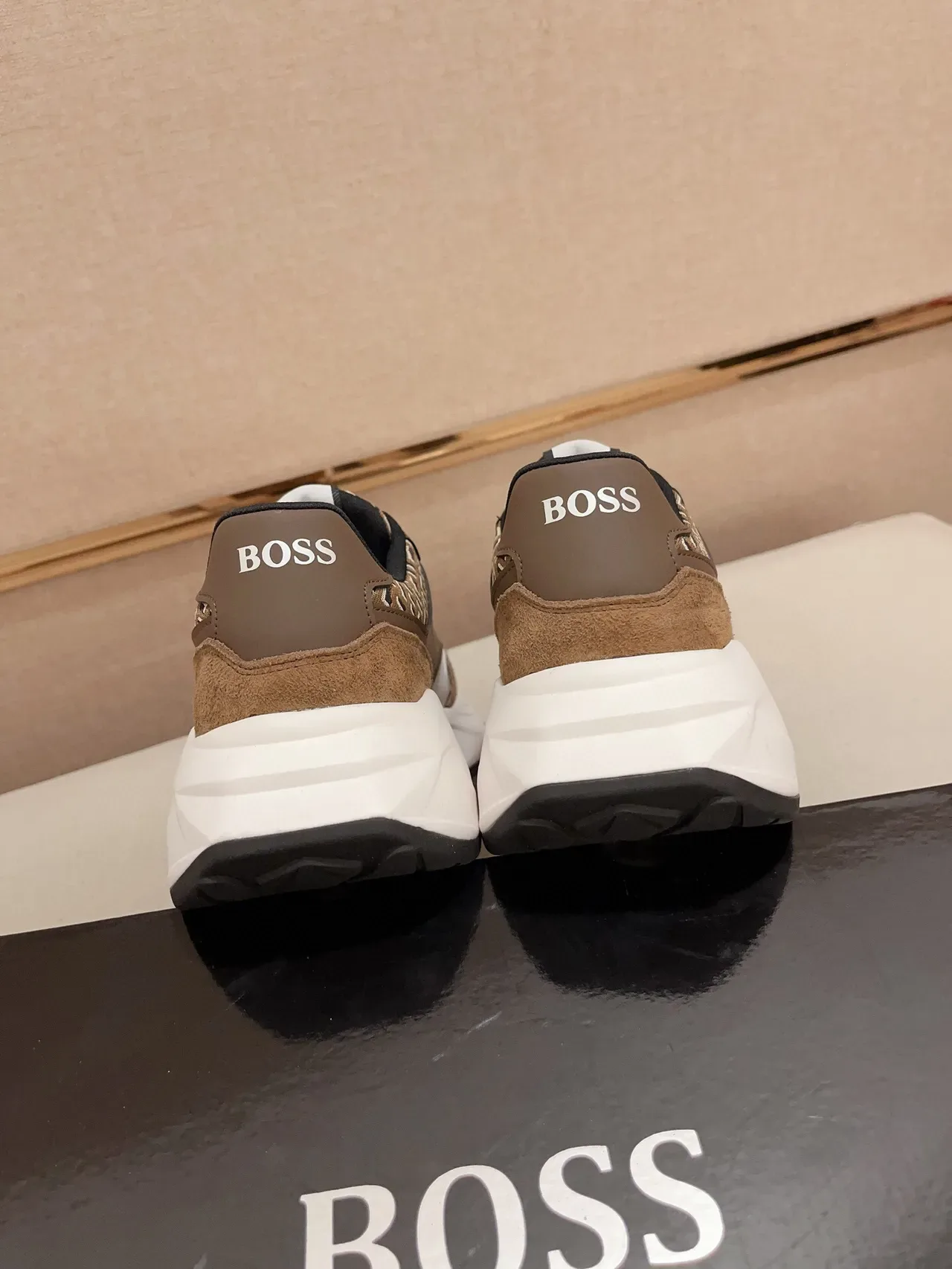 Hugo Boss Zapatillas Chunky Marrón y Blanco Monogrammed Textil Suede Overlays 8