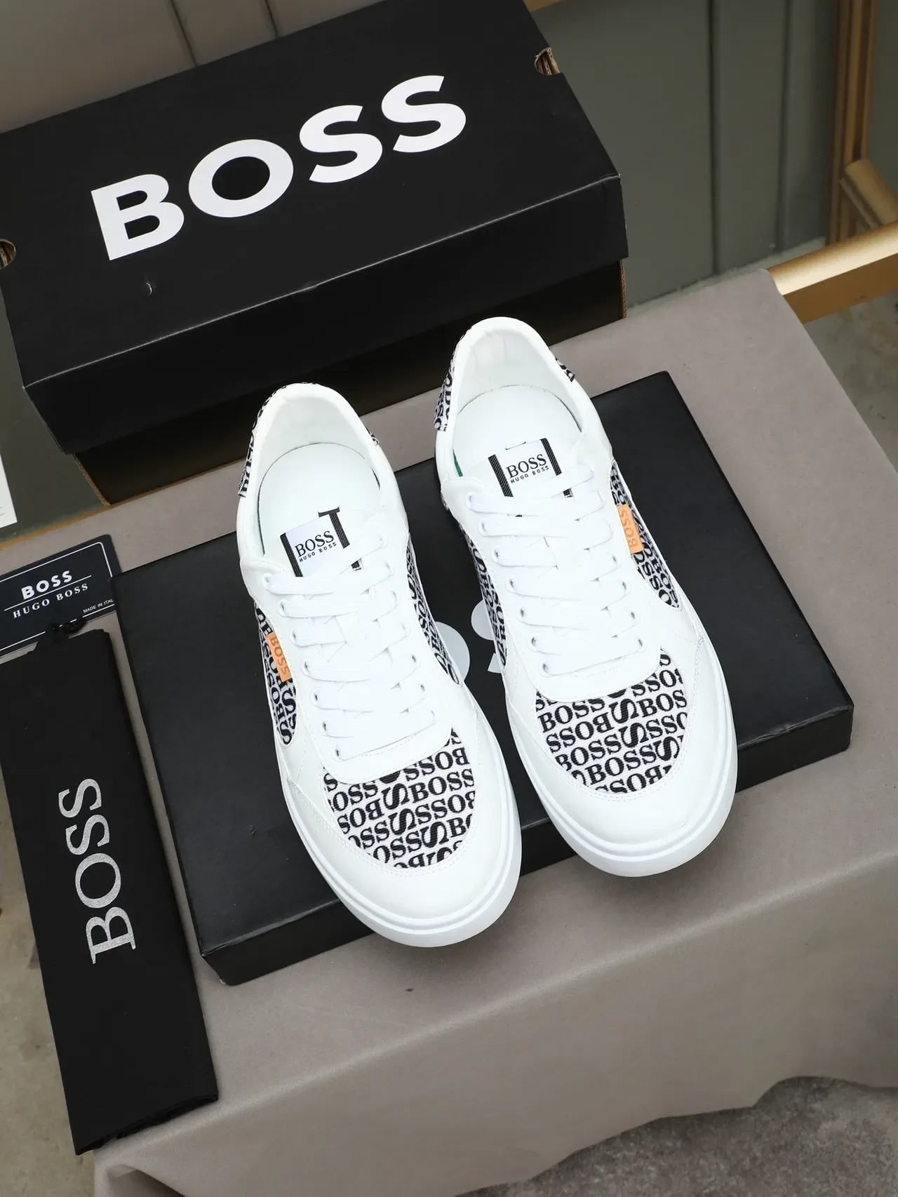 Hugo Boss Logo-Print Branco e Preto Tênis Lifestyle 3