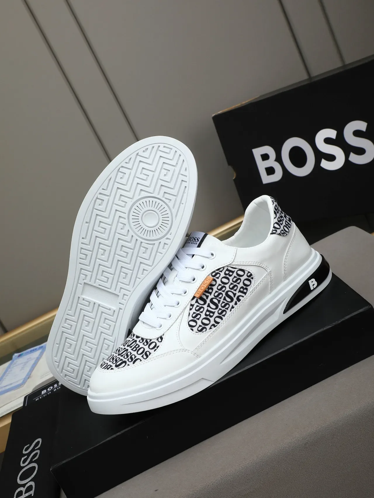 Hugo Boss Logo-Print Branco e Preto Tênis Lifestyle 4