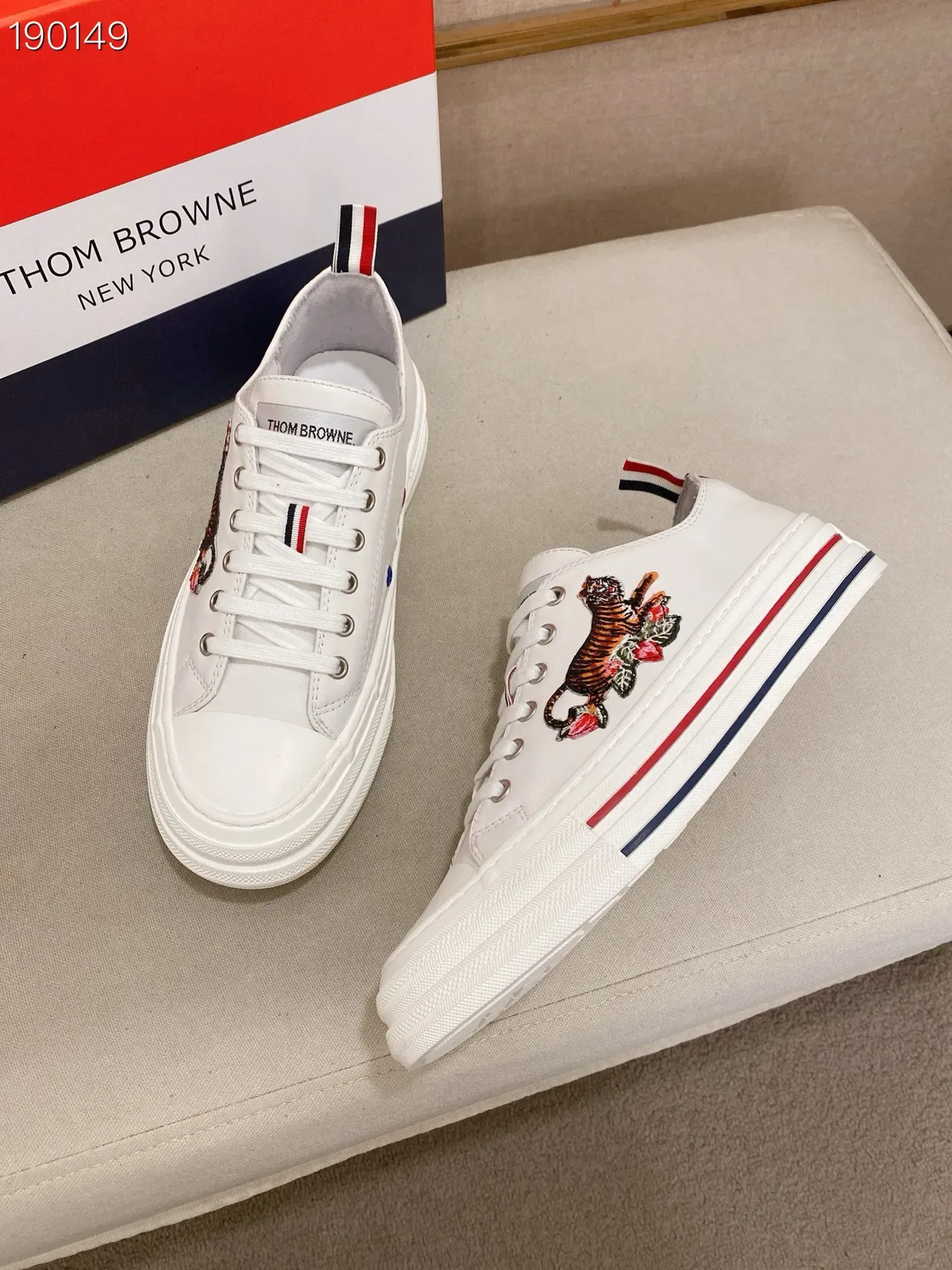 Kenzo Tiger حذاء رياضي أبيض مطرز نمط حياة 8