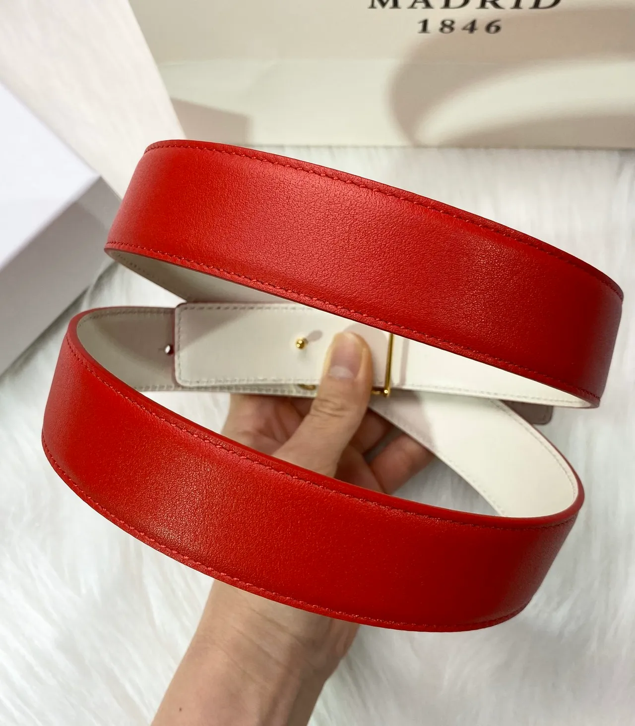 Loewe Anagram Ceinture Rouge Or Attache Lisse Cuir 6