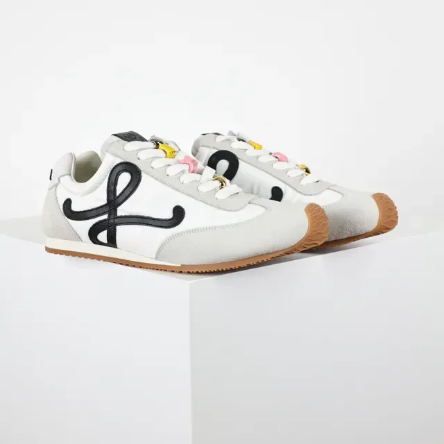 Loewe Flow Runner 白色灰色黑色 Gum 生活方式运动鞋 3