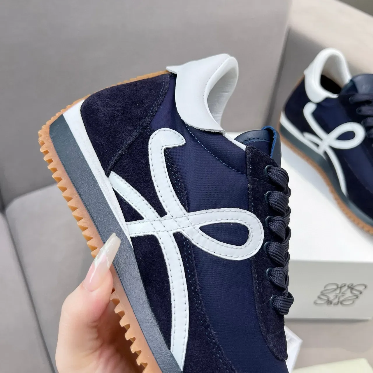Loewe Azul Marino Blanco Azul Camurça E Nylon Superior Anagram Logo Panel Lateral Estilo de Vida Sneakers 3