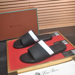 Loro Piana Chinelos pretos e brancos com tiras contrastantes