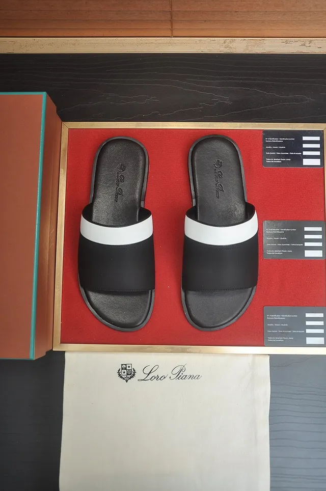 Loro Piana Zapatillas negras y blancas con tiras contrastantes 2