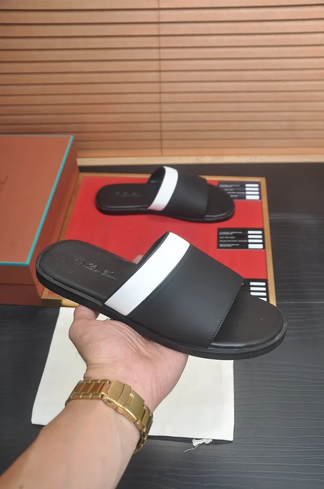 Loro Piana Zapatillas negras y blancas con tiras contrastantes 3