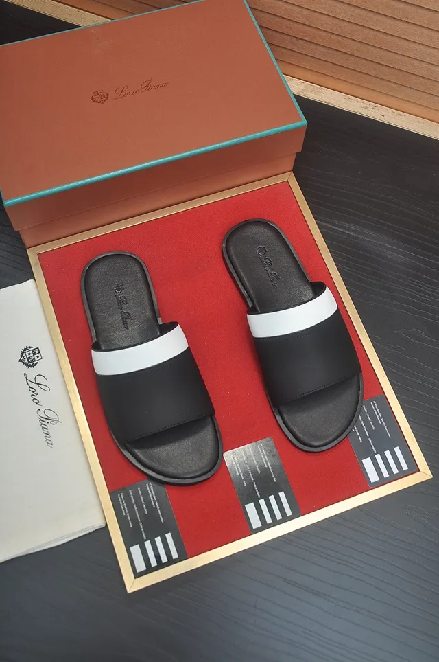 Loro Piana Zapatillas negras y blancas con tiras contrastantes 4