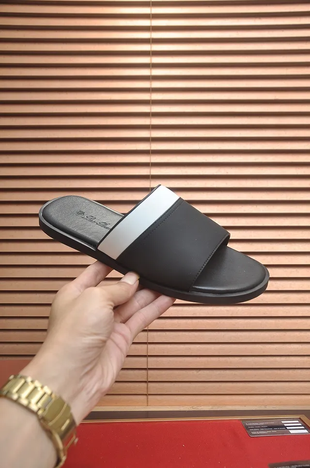 Loro Piana Zapatillas negras y blancas con tiras contrastantes 6