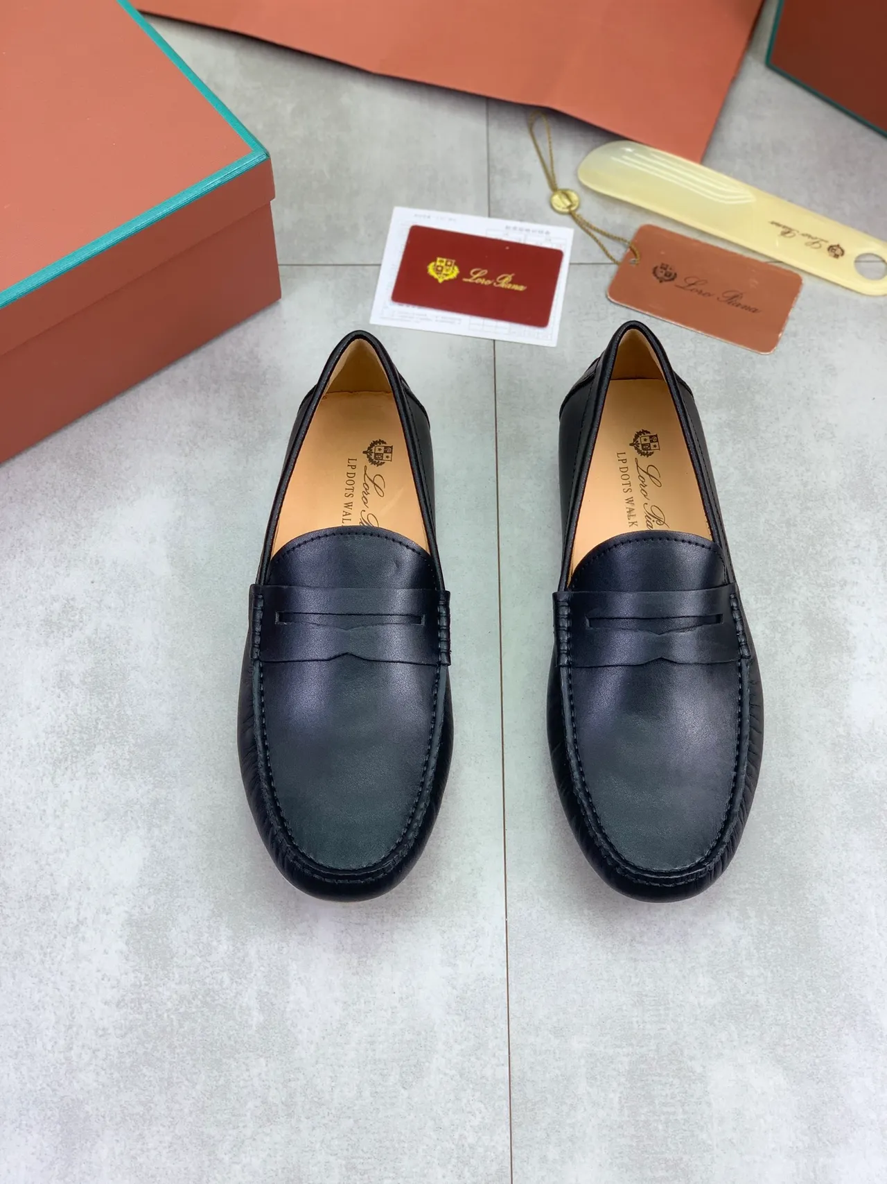 Loro Piana Penny Loafer Mocassins Pretos de Couro Liso 4