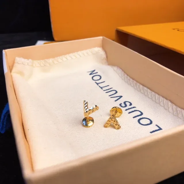 Louis Vuitton Alphabet V Motif Gold-Tone Faceted Stud Earrings 9