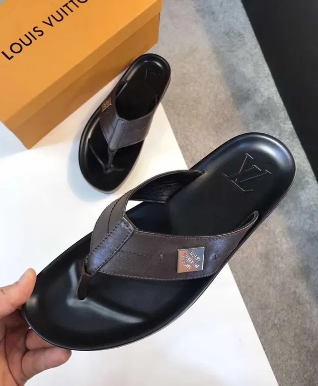 Louis Vuitton نعال جلدية بشريط تدليل أسود وبني مع قاعدة مطاطرة مولدة 3