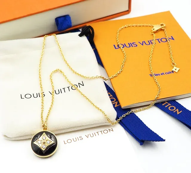 Louis Vuitton Collier avec Pendentif Géométrique Noir et Or en Couches 4