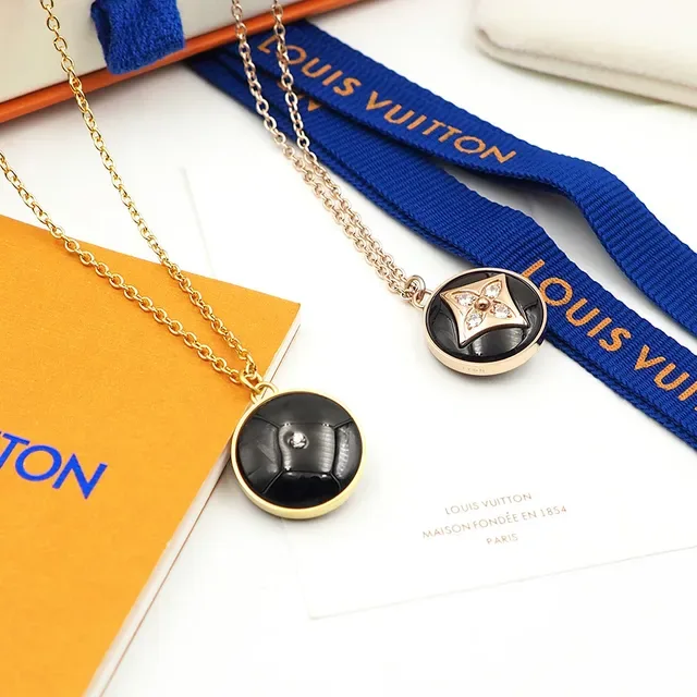 Louis Vuitton Collier avec Pendentif Géométrique Noir et Or en Couches 5