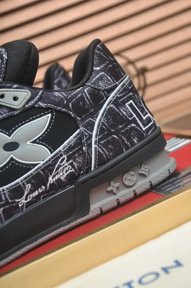 Louis Vuitton Negro Gris Capas Sintéticas Superiores Superposición en X Zapatos Lifestyle 2