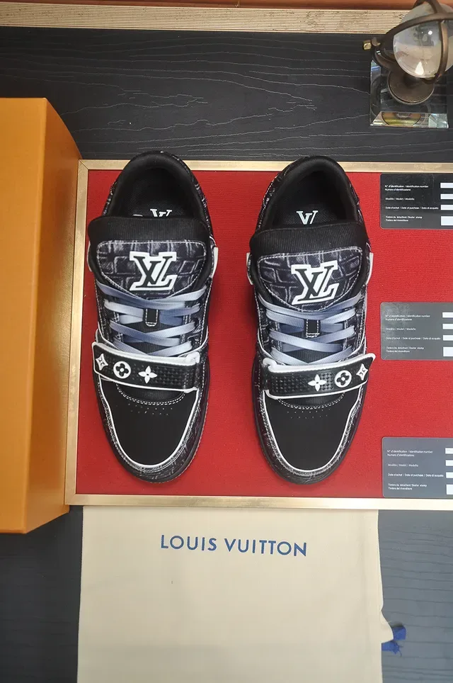 Louis Vuitton Negro Gris Capas Sintéticas Superiores Superposición en X Zapatos Lifestyle 5