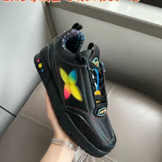 Louis Vuitton Tênis Lifestyle Preto Multicolor Couro Superior Arco-Íris Gradiente Borboleta Aplique