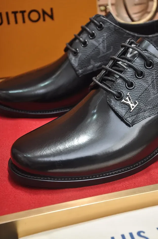 Louis Vuitton काला पैटेंट और मोनोग्राम चमड़ा ऑक्सफोर्ड जूते 2